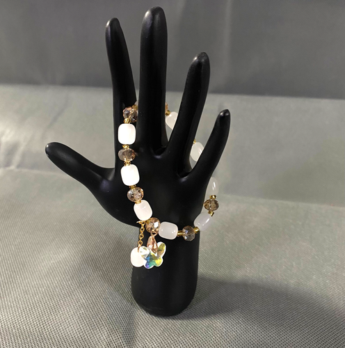 Irisierendes Schmetterling Bettelarmband länglich Glasperlen weiß hell Bernstein Stretch - Bild 4 von 7