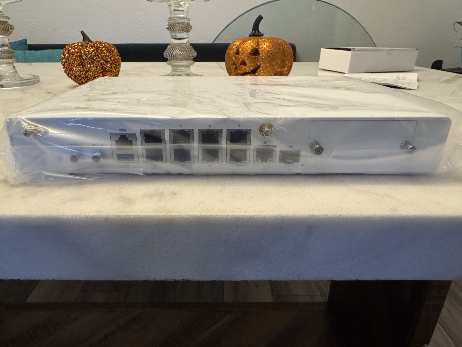 как выглядит Sophos XGS 128w Rev.2  BRAND NEW SEALED Unregistered Serial WiFi Model фото