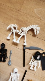 Lego Castle Fantasy Era Minifigures & Accessories 7079 Drawbridge Defense 2009