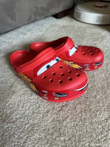 Lightning McQueen Crocs/Clogs Size 4M W6 New!