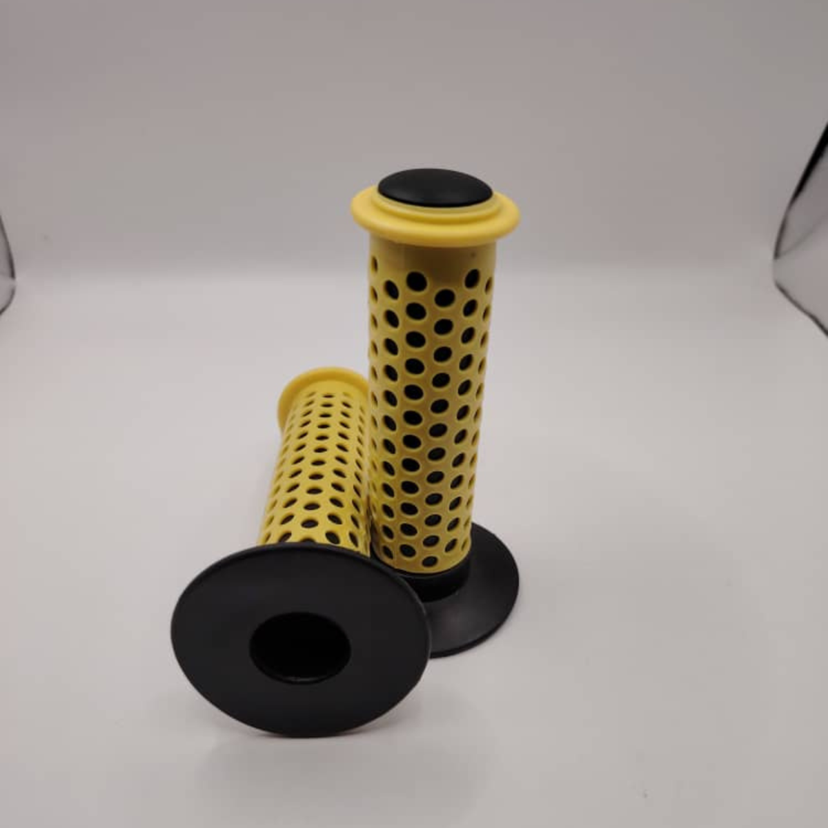 OGK OLD BMX グリップイエロー OGK OLD BMX グリップイエロー F1 Grips Dotted Yellow Old