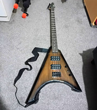 Gear4music Flying V 4-String Solid Body RH Bass Guitar + Gig Bag + Strap + Picks