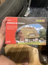 FALLER 'HO' GAUGE 130250 DWELLING HOUSE WITH REEDS-THATCH ROOF BUILDING KIT