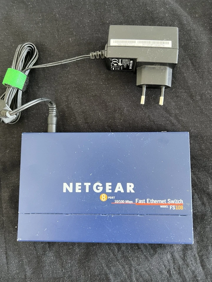 NETGEAR FS108 v2 8 Port 10/100 Mbps Fast Ethernet Switch mit Netzteil