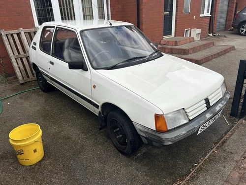 Peugeot 205 Junior 1.0 Petrol 2 Door - Picture 2 of 17