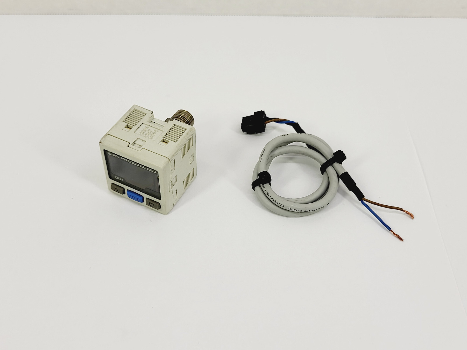 SMC ISE30-01-25-M Digital Pressure Switch with Two Color Display - Working!!