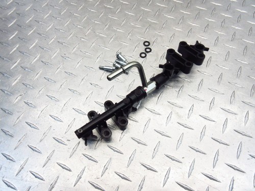 2017 17 18 KAWASAKI ZR900 Z900 OEM FUEL INJECTION RAIL GAS PETROL - Picture 5 of 11