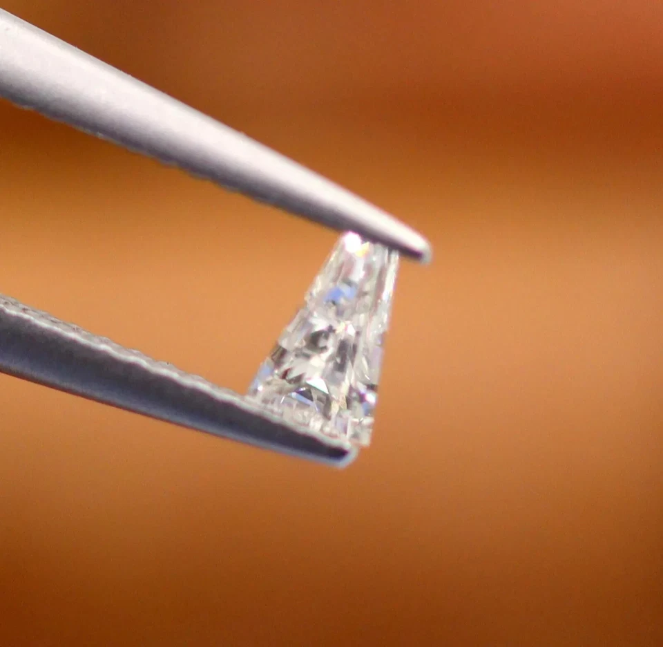 F/VVS2 Grade Natural Diamond 0.056 Ct Tapered Baguette Cut 3 x 2 MM Loose Stone - Image 3 of 4