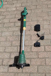 Grass Trimmer with battery and charger extendable