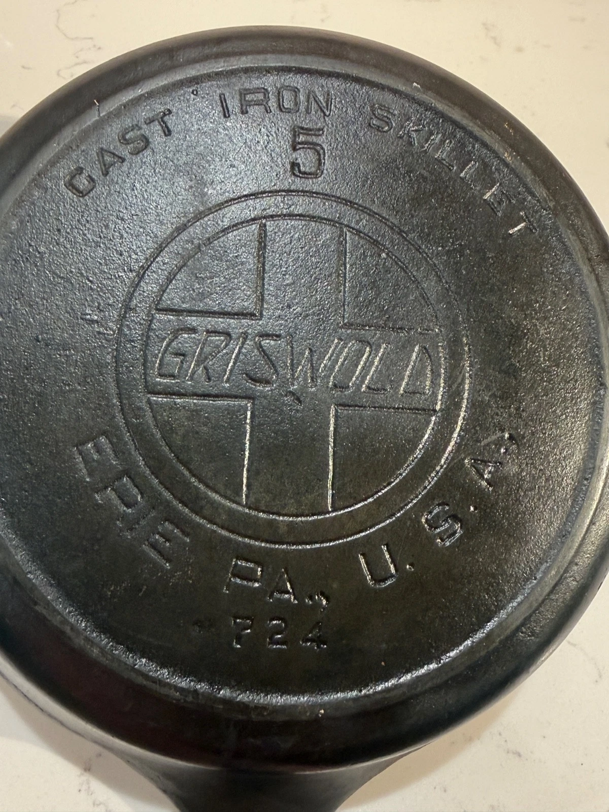 Vintage Griswold #5 Cast Iron Skillet Slant Logo 724 Erie PA Heat Ring