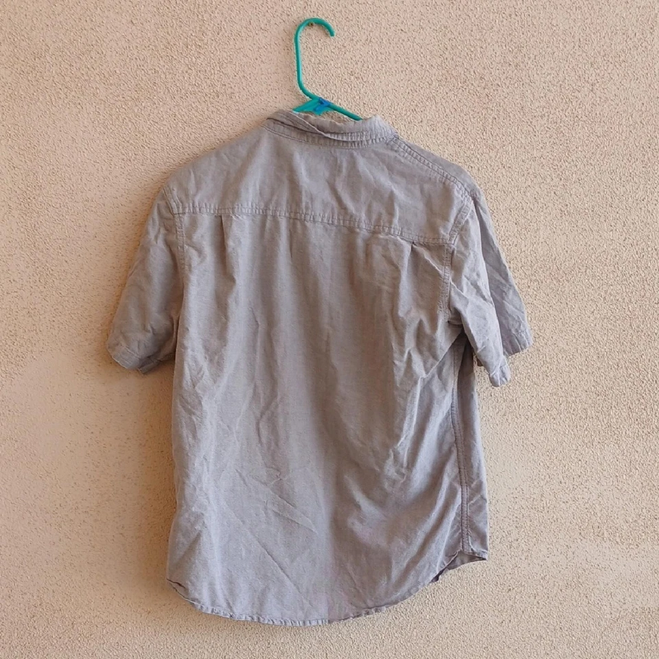 Faça uma oferta! Camisa retrô cinza casual com botões ajuste relaxado - Imagem 4 de 4