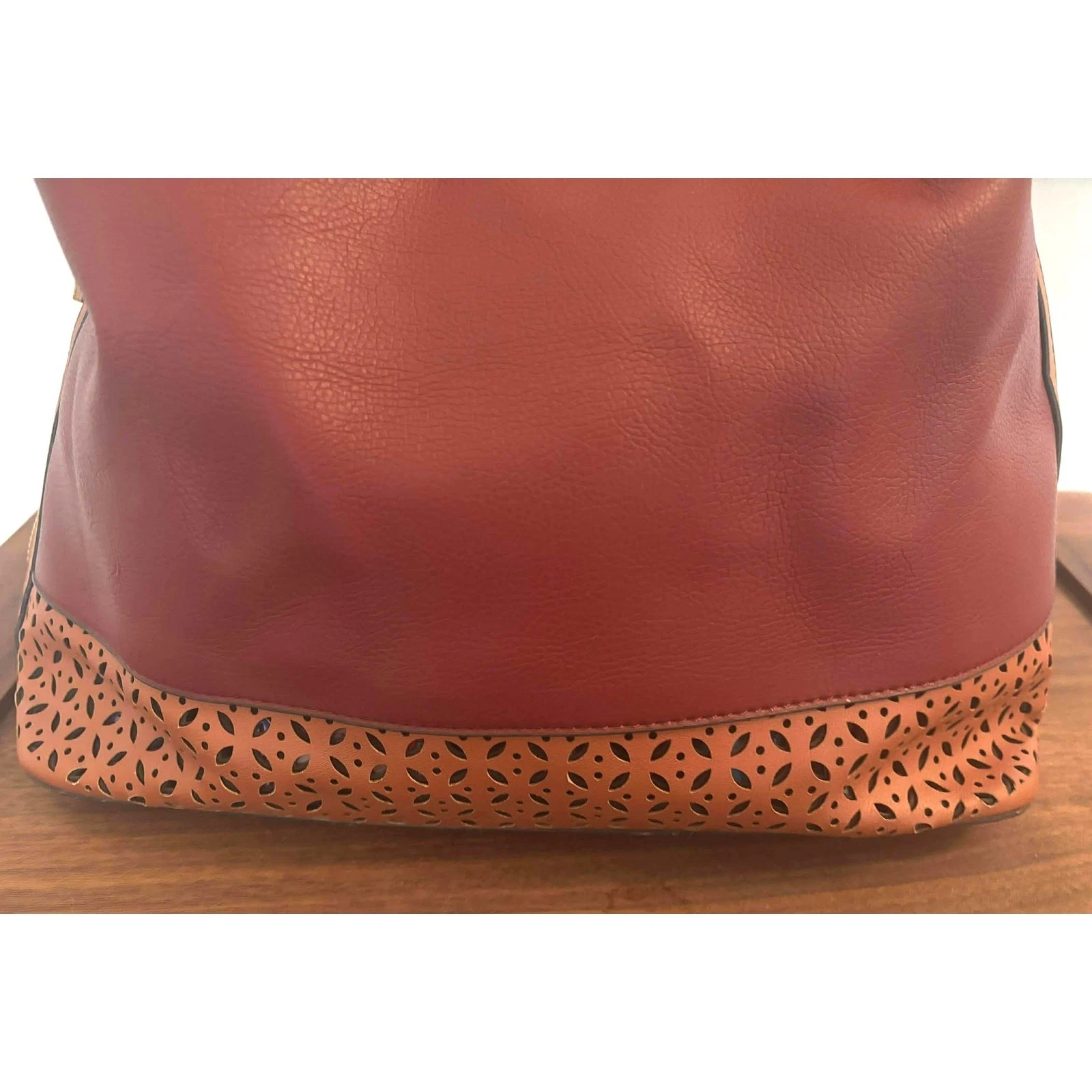 Borsa a tracolla Kate Spade rosso intenso borsetta bordo cognac perforazione cerniera lati