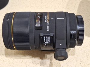 Sigma EX DG APO HSM Macro 150mm f/2.8 EX Lens and Case. For Canon