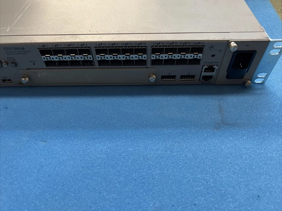 Conmutador de acceso de servicio SFP de 24 puertos Alcatel-Lucent 7210 SAS-M con 2 x alimentación de CC Foto 3 de 3