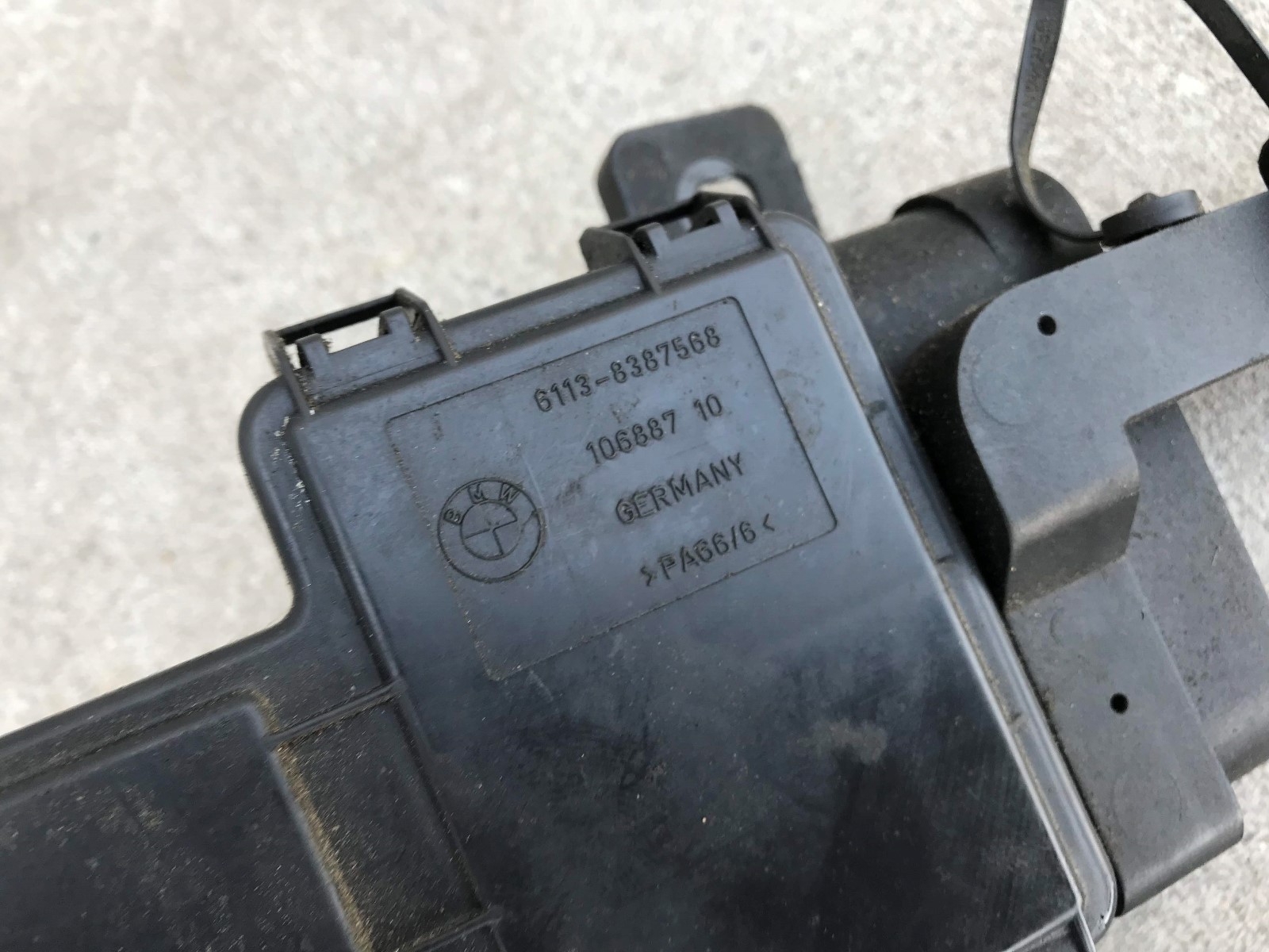 02 03 04 05 BMW 745Li Battery Cable Fuse Junction Box Beneath The ...