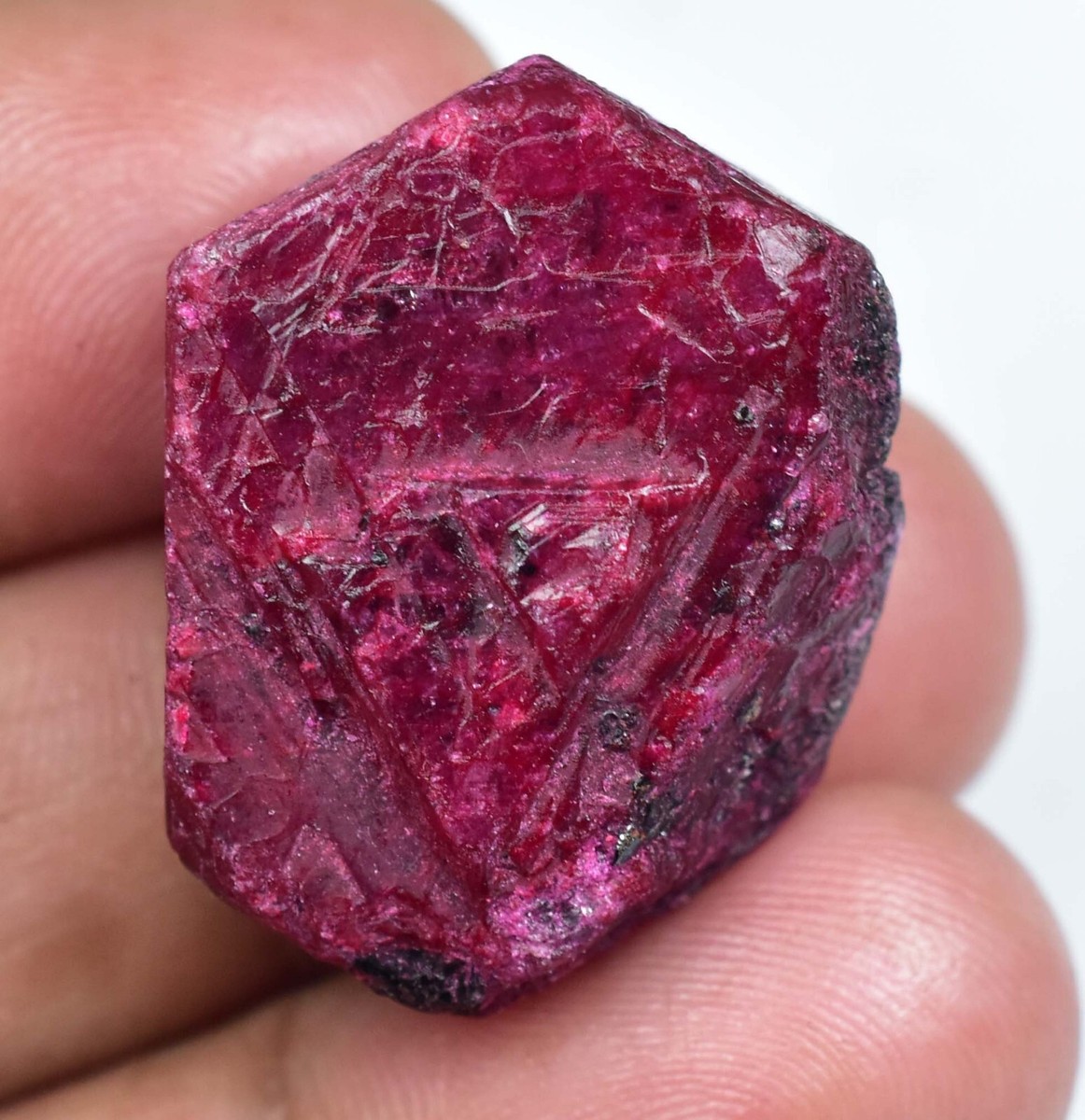 Rubis Naturel Traité D’Afrique – 15,07 Carats – Rouge Pourpre – Remplissage Verre Au Plomb