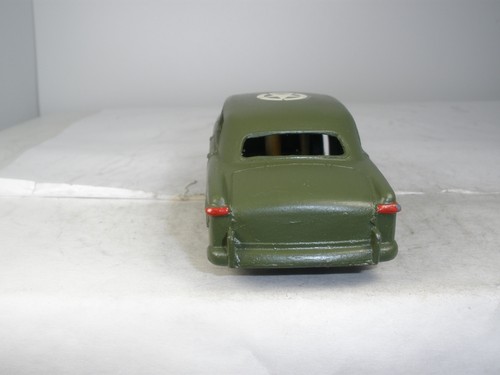 Made in England Dinky Toys 1949 Ford Sedan Staff Car #139am - Picture 6 of 11