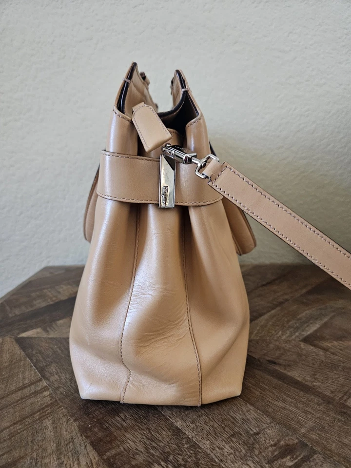 Bolso de hombro Salvatore Ferragamo de cuero camel plateado herrajes cremallera... Foto 3 de 4