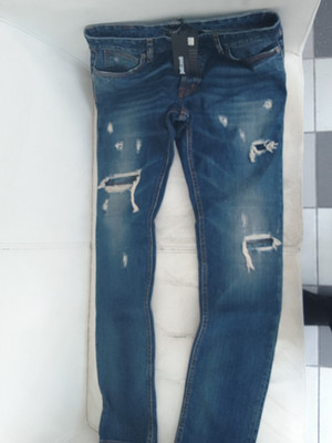 JUST CAVALLI BLUE STRETCH DENIM JEANS . BUTTON SIZE 32 W x 33 L MENS. NEW.