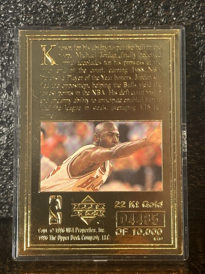 Tarjeta de jugador defensivo del año 1996 cubierta superior oro 22 quilates 1988 Michael Jordan Foto 2 de 4