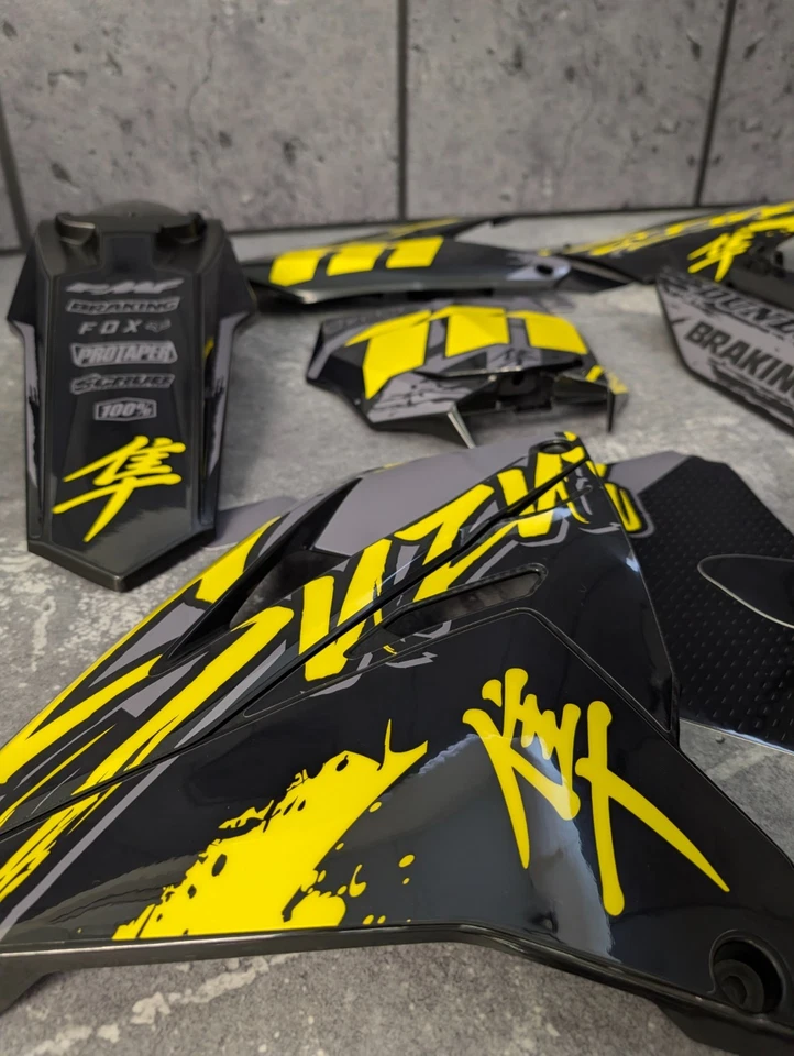 塑料 + 图形 RM Restyle 铃木 RM125 RM250 2001 - 2003 合身贴花  — 第 4/4 张图片