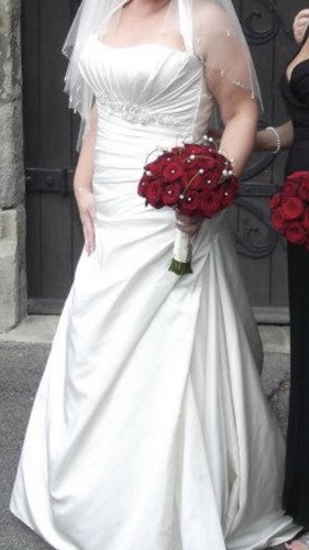 Gorgeous Wedding Dress by Sincerity Bridal & Beaded Shrug-size 16 - Picture 5 of 12
