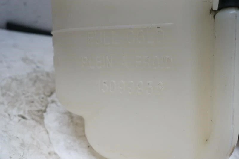 2004-2012 Chevrolet Colorado Wash Reservoir With Coolant Tank 15099956 OEM - Image 4 of 4