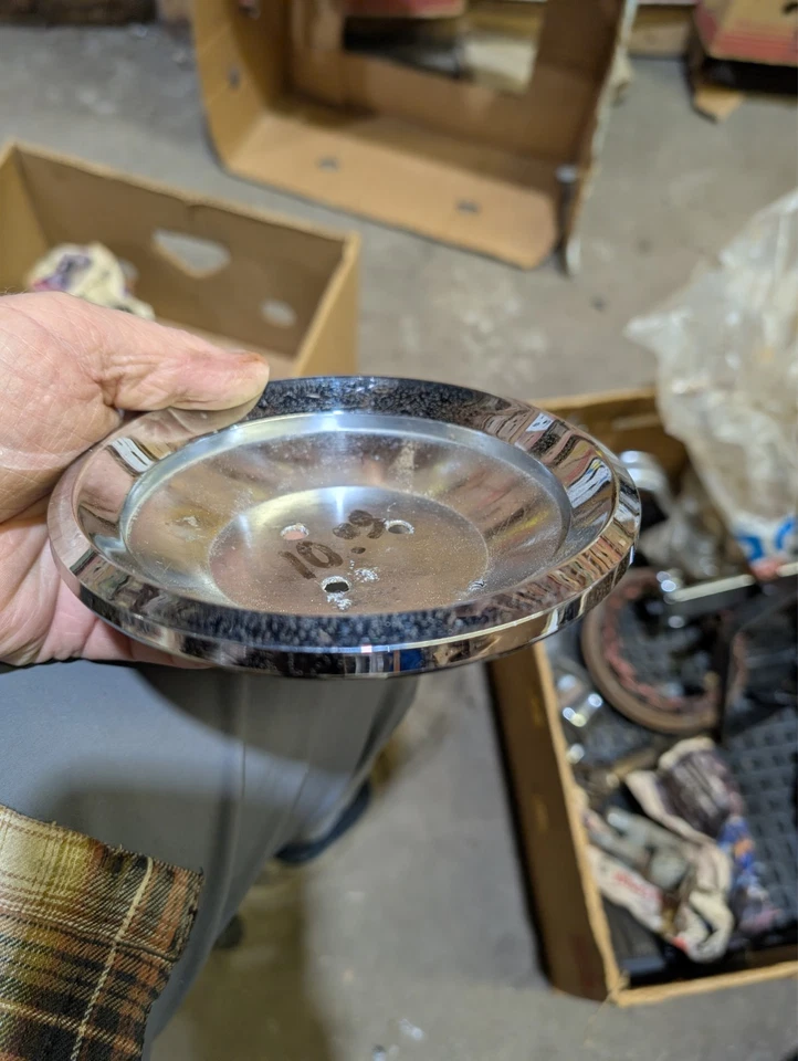 Anillo de puerta de llenado de combustible Chrysler Imperial 1966-68 2574650 usado Foto 3 de 4