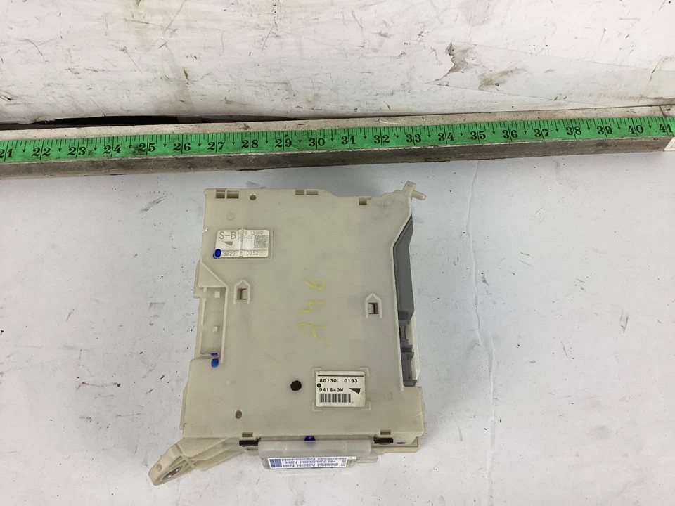 Cubierta de caja de fusibles del lado del pasajero Lexus IS350 IS250 2006-2008 FABRICANTE DE EQUIPOS ORIGINALES Foto 3 de 4