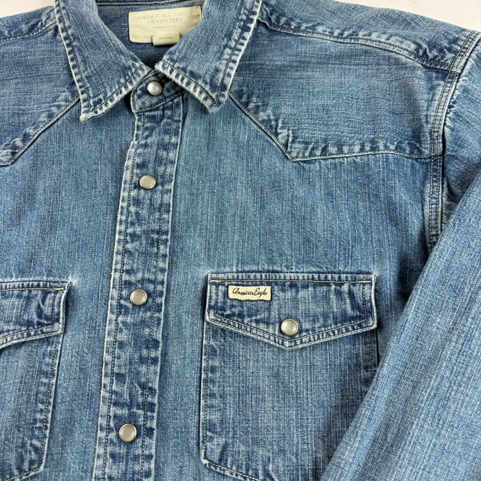 Camisa de mezclilla American Eagle para hombre mediana azul Jean perla bolsillos a presión Foto 2 de 4