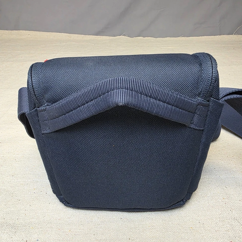 Bolso de hombro para cámara Manfrotto 'Amica 10' negro con carcasa de almeja correa ajustable Foto 4 de 4