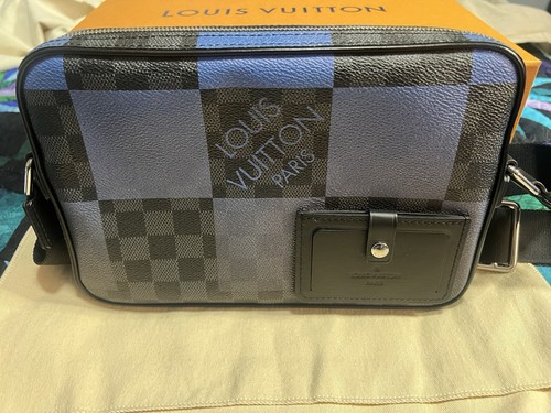 Louis Vuitton Damier Graphite Blue Alpha Messenger Bag - Picture 4 of 12