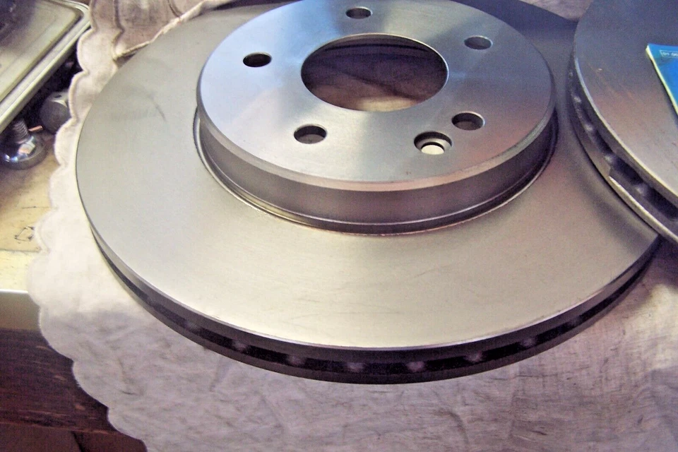 PAR DE ROTORES DE FRENO DELANTEROS MERCEDES BENZ (2) 2024210912*C220 C230 C280 1994-97 Foto 3 de 3