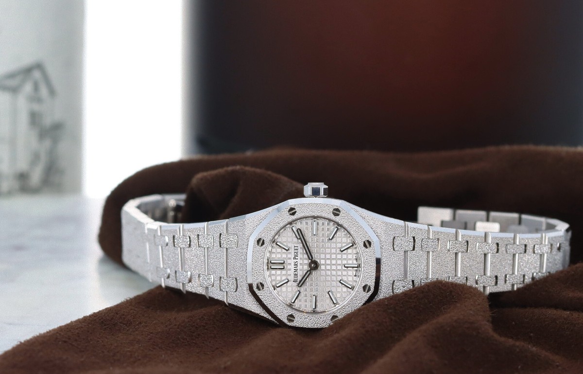 ラスト一点‼️Audemars Piguet 掛時計　シルバー Audemars Piguet Royal Oak Mini Frosted Ladies White Gold 67630BC