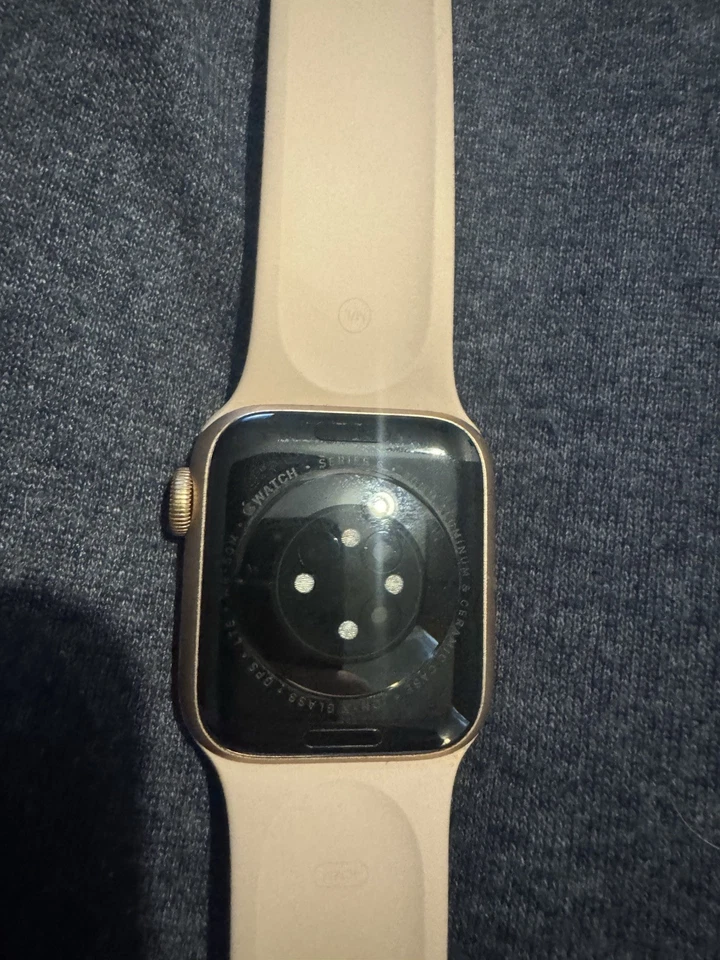 Apple Watch Series 6 40mm Rose Gold - Image 4 of 4
