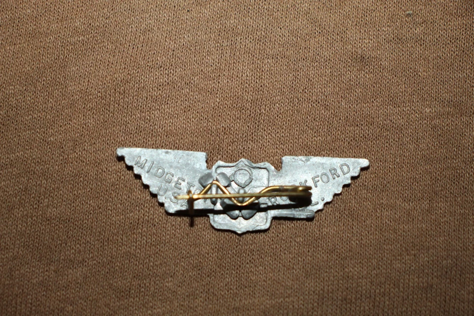 WW2 Vintage Pilot Wings Midgetoy Metal Midget Toy Badge Rockford ILL., PB - Image 2 of 2
