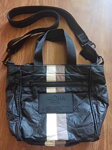 Aloha Collection Crossbody Bag Black Le Voyager Splash Proof Zip Closure Straps