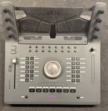 Avid Dock DAW Controller inklusive iPad