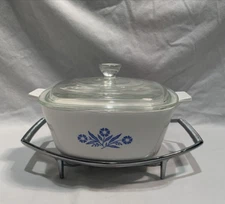 Vintage Corning Ware Blue Cornflower 1.75 qt Casserole Dish w/Lid Stand (d)