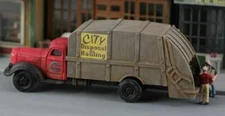 Got Trash?  1940s-50s era GARBAGE truck finished model HO scale