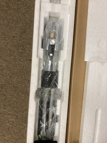 Anakin Skywalker Force FX Lightsaber Replica 2002 Master Star Wars new open box - Picture 11 of 14