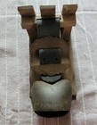 ANCIENNE CLOCHE DE CHEVRE OU VACHE SUR SUPPORT EN BOIS , LANIERE EN CUIR