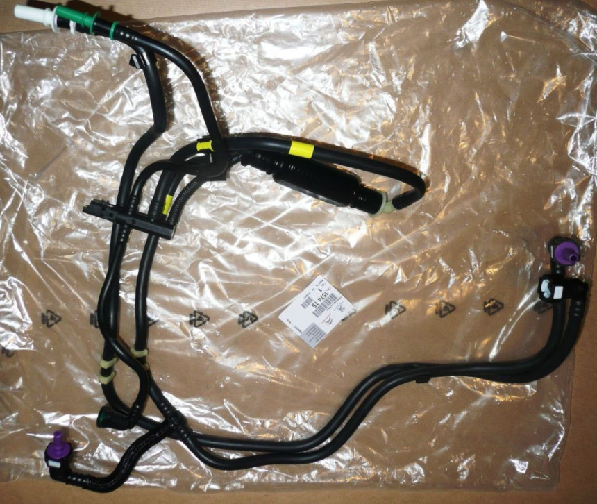 Tuyau de carburant d'origine Peugeot 3008 1.6Hdi référence 1574.T5