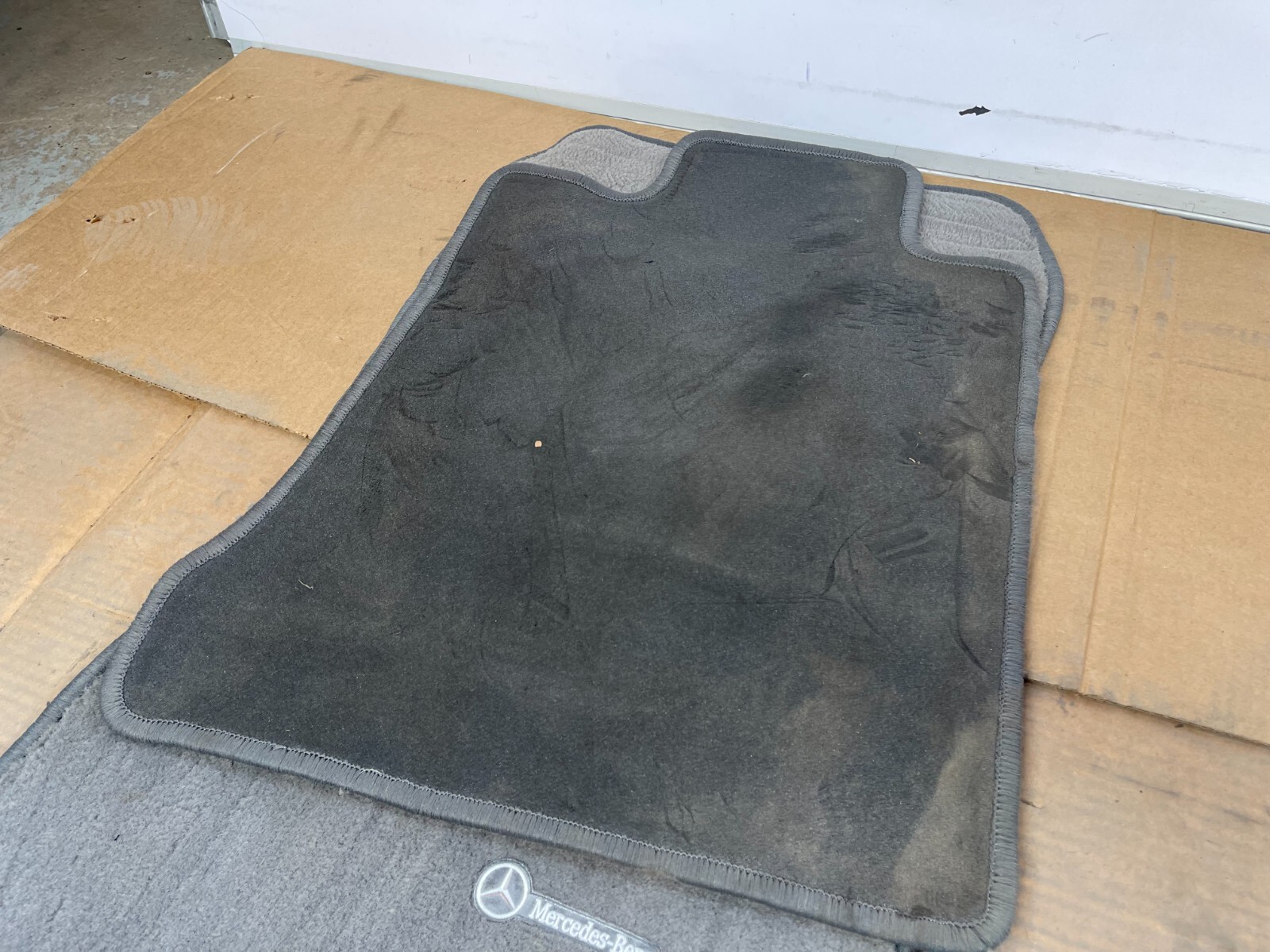 9002 MERCEDESBENZ R129 SL500 SL600 FRONT FLOOR MATS PAIR SET GRAY OEM