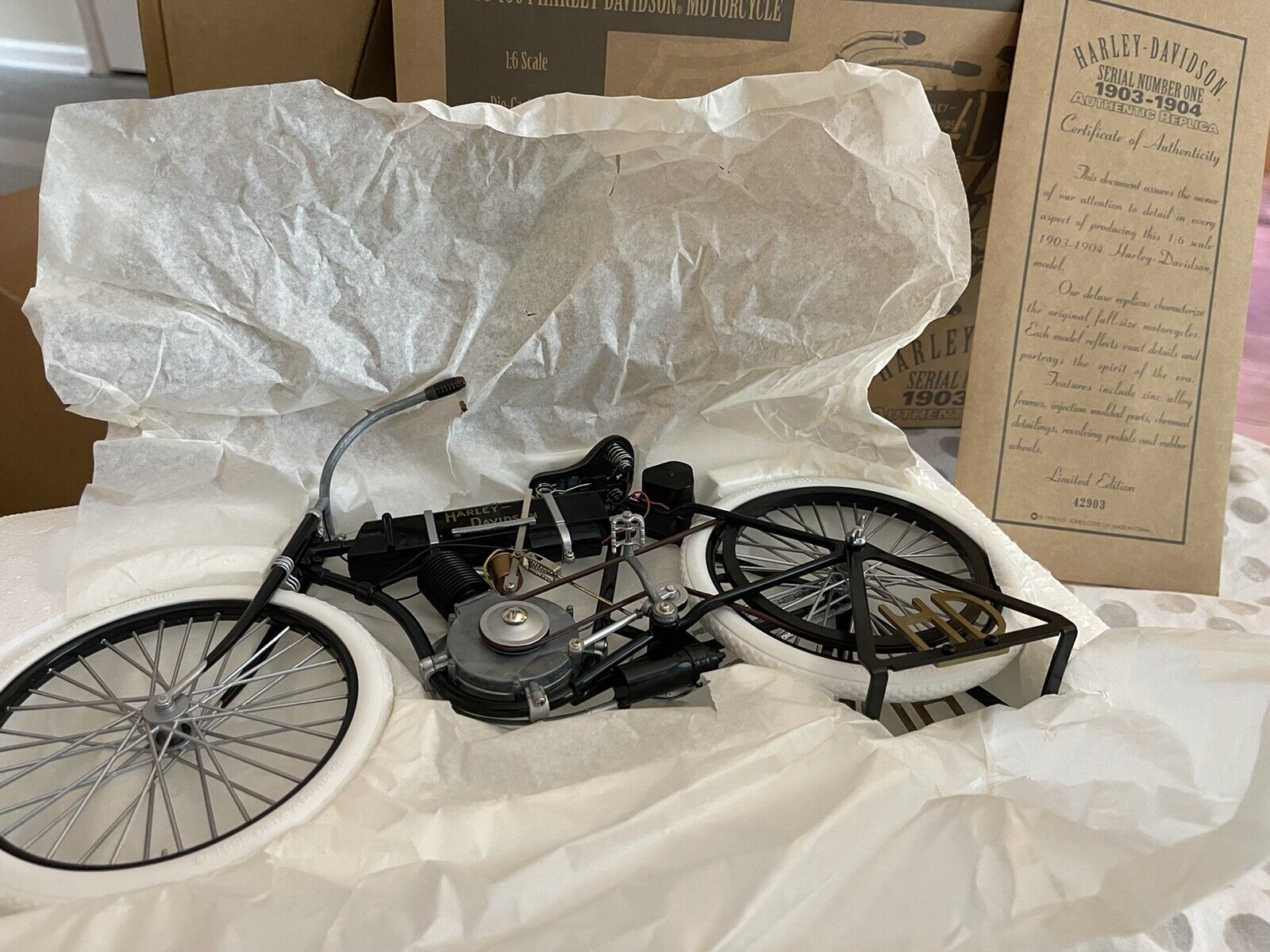 1903-1904 Harley Davidson Motorcycle 1:6 Scale With Certificate Of  Authenticity