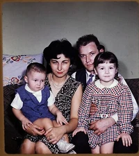 Interesting family mom dad daughter son -  Stereo Realist slide 1960  #296