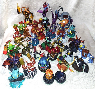 Skylanders Lot of 34.5 Figures  & Portal Power Pad Beautiful Condition WORKS