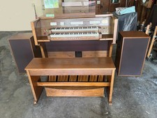 Beautiful Baldwin D901 Organ with 2 V 3.12A Powered Speakers- Rare Find