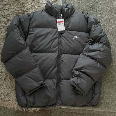 NIKE Men s L Sportswear Club Therma-Fit Puffer Jacket