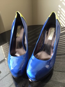 vera wang pumps